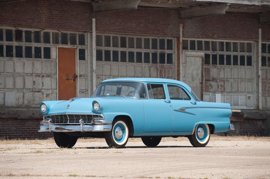  Ford Mainline 4-Door Sedan 1956 года  (фото 1 из 3)